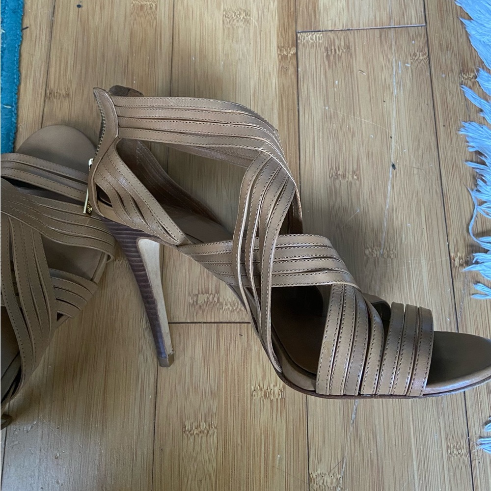 Tory Burch Liv Gladiator Sandals 
Size 10